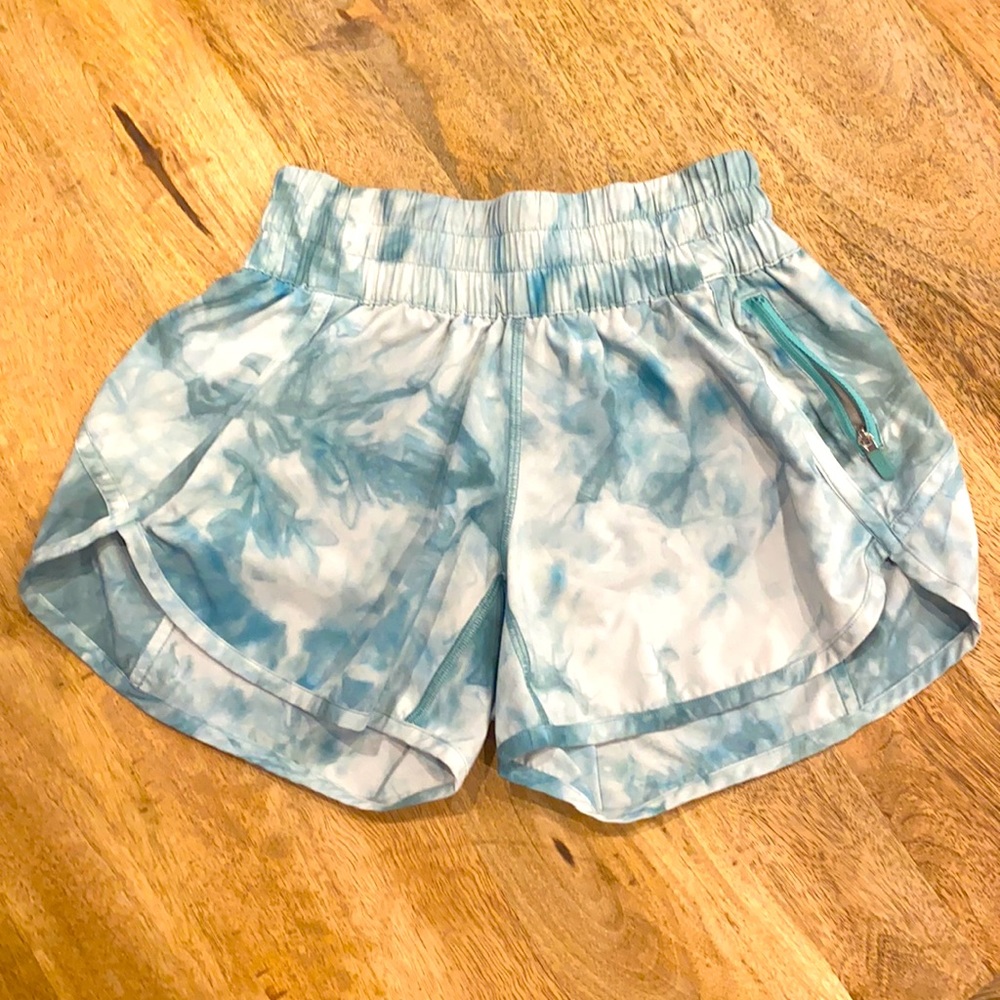 LuLulemon Tie Dye Tracker 4” inseam Size 4